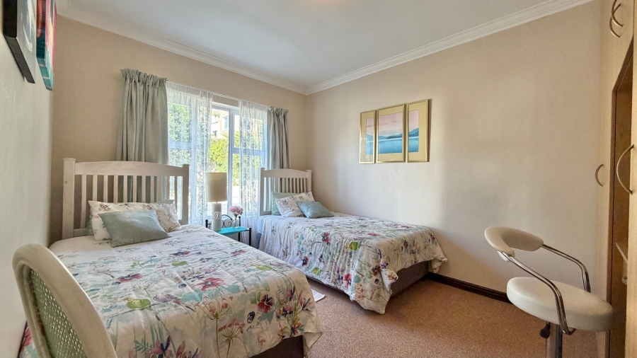 5 Bedroom Property for Sale in Mountainside Western Cape